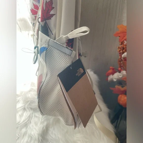 NWT NORTH FACE BACKPACK - Picture 6 of 11